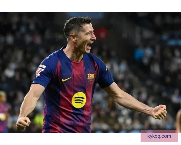 世体称巴萨或在凯恩与阿尔瓦雷斯中选定莱万接班人未来锋线核心布局